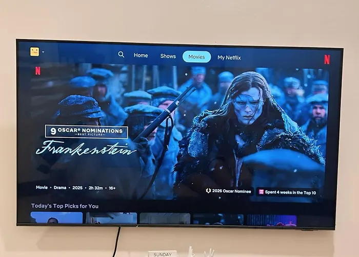 Cozy Luxe With Netflix At Fame